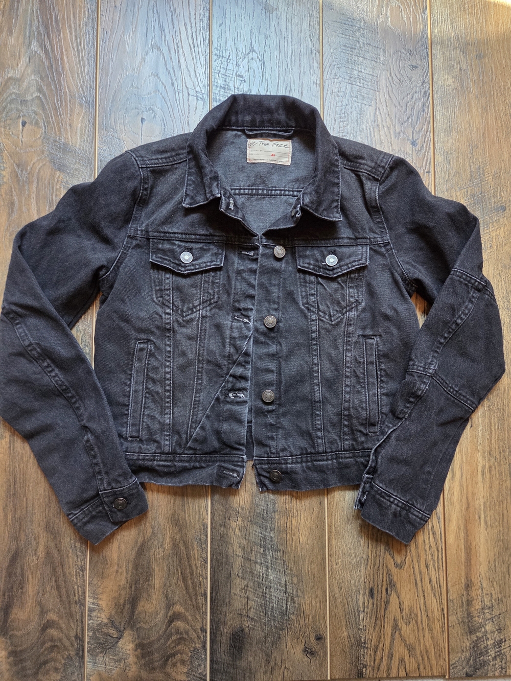 Free People We The Free Rumors Black Denim Jacket Size XS Cropped Trucker Jean